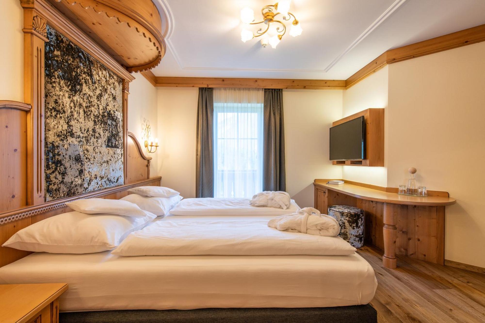 Hotel Albion Mountain Spa Resort Dolomites Ortisei Exterior photo